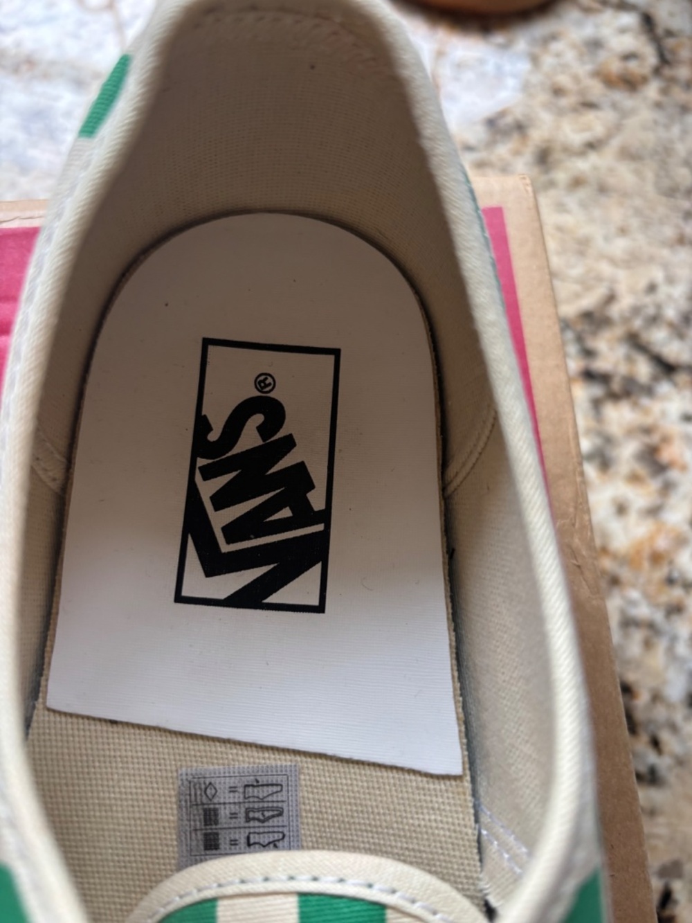 Vans - Picture 4 of 6